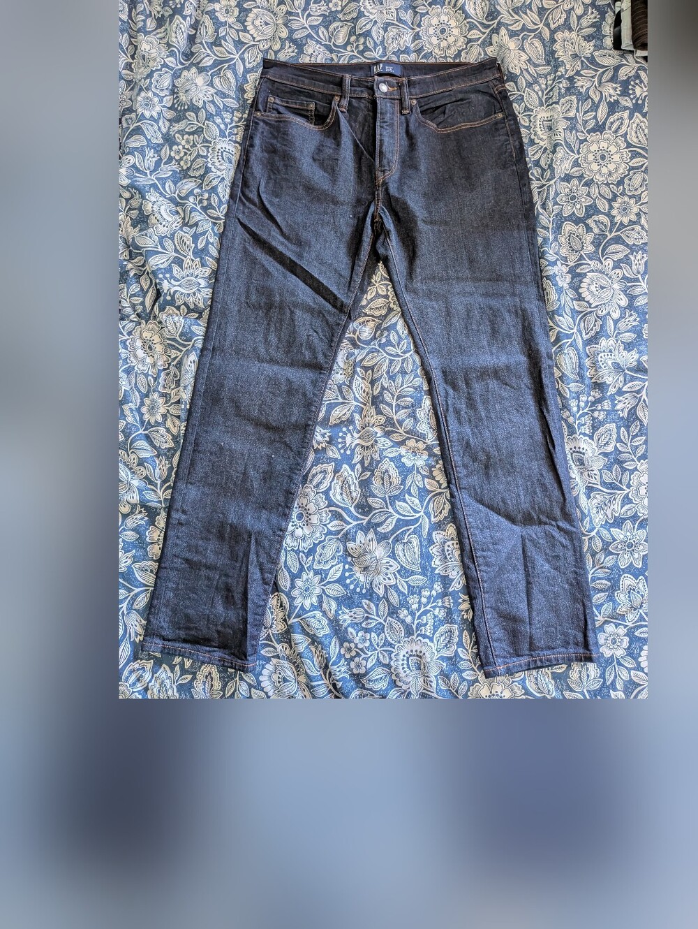 GAP Men's 32" X 30" Slim Fit Dark Wash Jeans! 👖